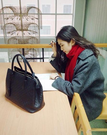 國(guó)戲校花才女學(xué)霸 街拍秀修長(zhǎng)美腿