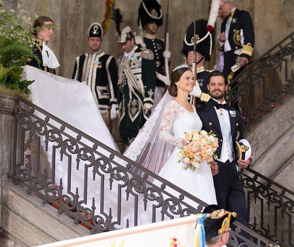 現(xiàn)實(shí)版“灰姑娘”！瑞典王子迎娶比基尼女模