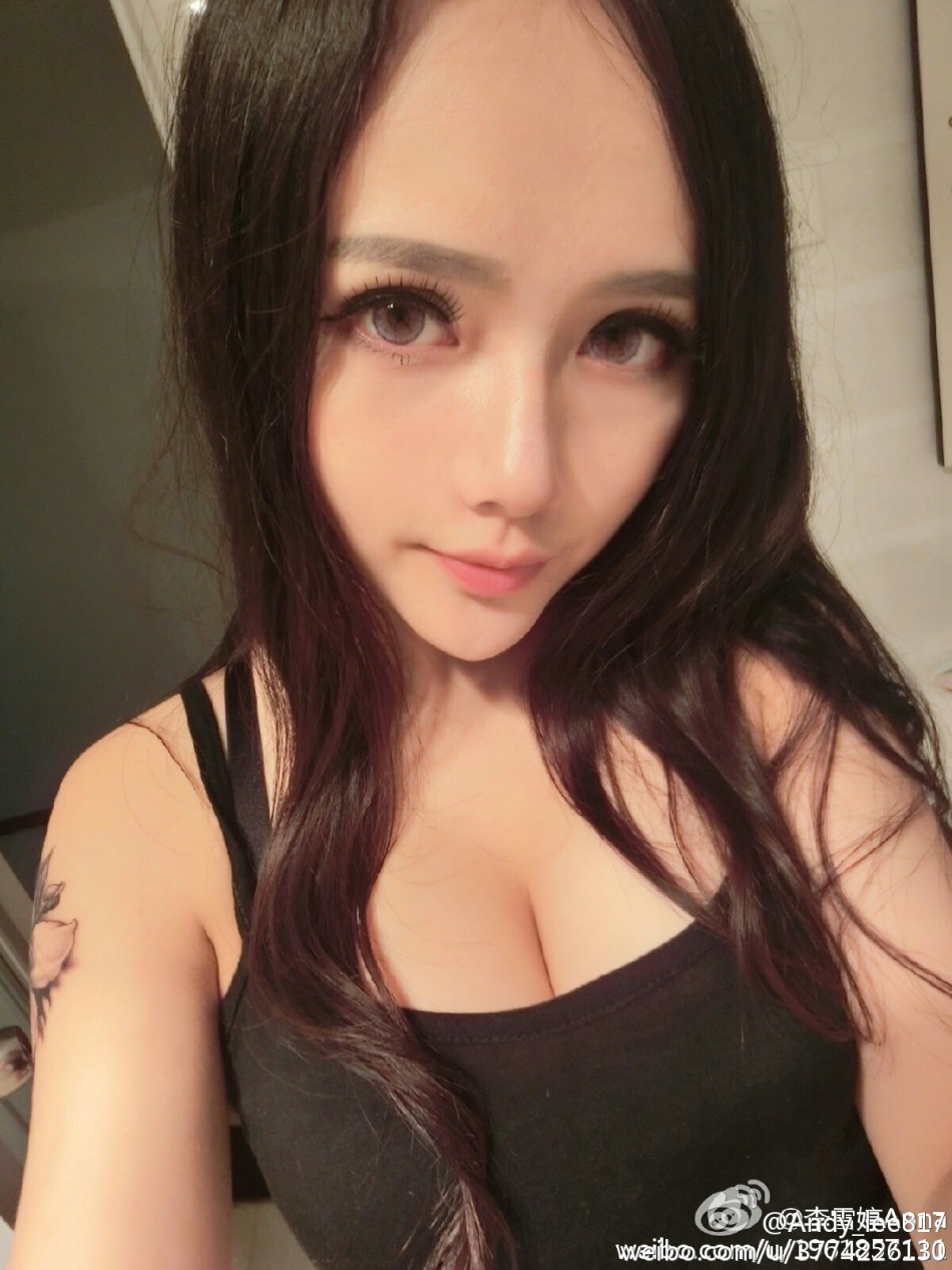 湖大21歲?；ㄇ巴购舐N無懼走光