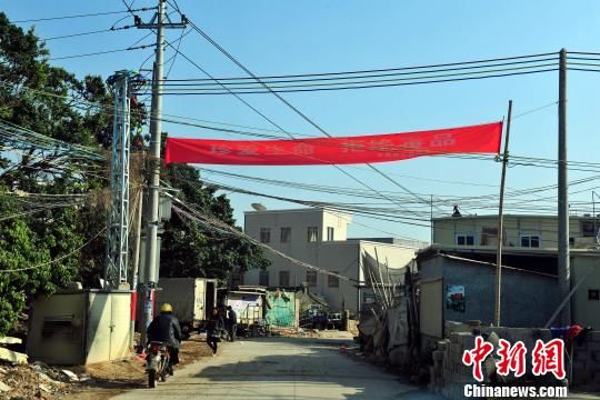 直擊“制毒第一村”：村民傳言制毒村官家財(cái)過億