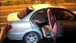 女子雙腳懸空車外被疑熟睡曝尸車上9小時(shí)無人問