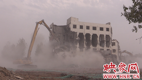 鐘樓街道拆除違法建設(shè)